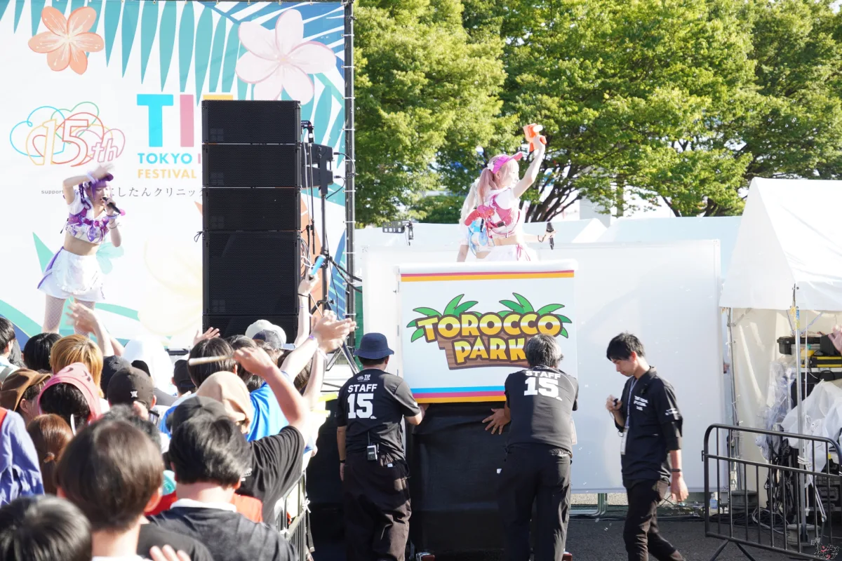 NANIMONO、新設「TOROCCO PARK」で大暴れ！ 人力トロッコで会場を席巻