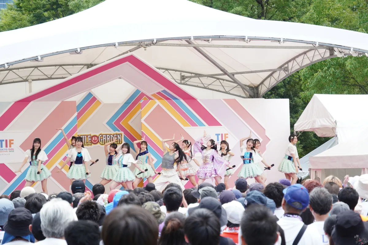 TIFでモーニング娘。への愛が爆発！アイドルたちが名曲をカバー ロージークロニクル 橋田歩果は「モーニング娘。さんを超えられるようなアイドルになれるように頑張りたい！」と宣言