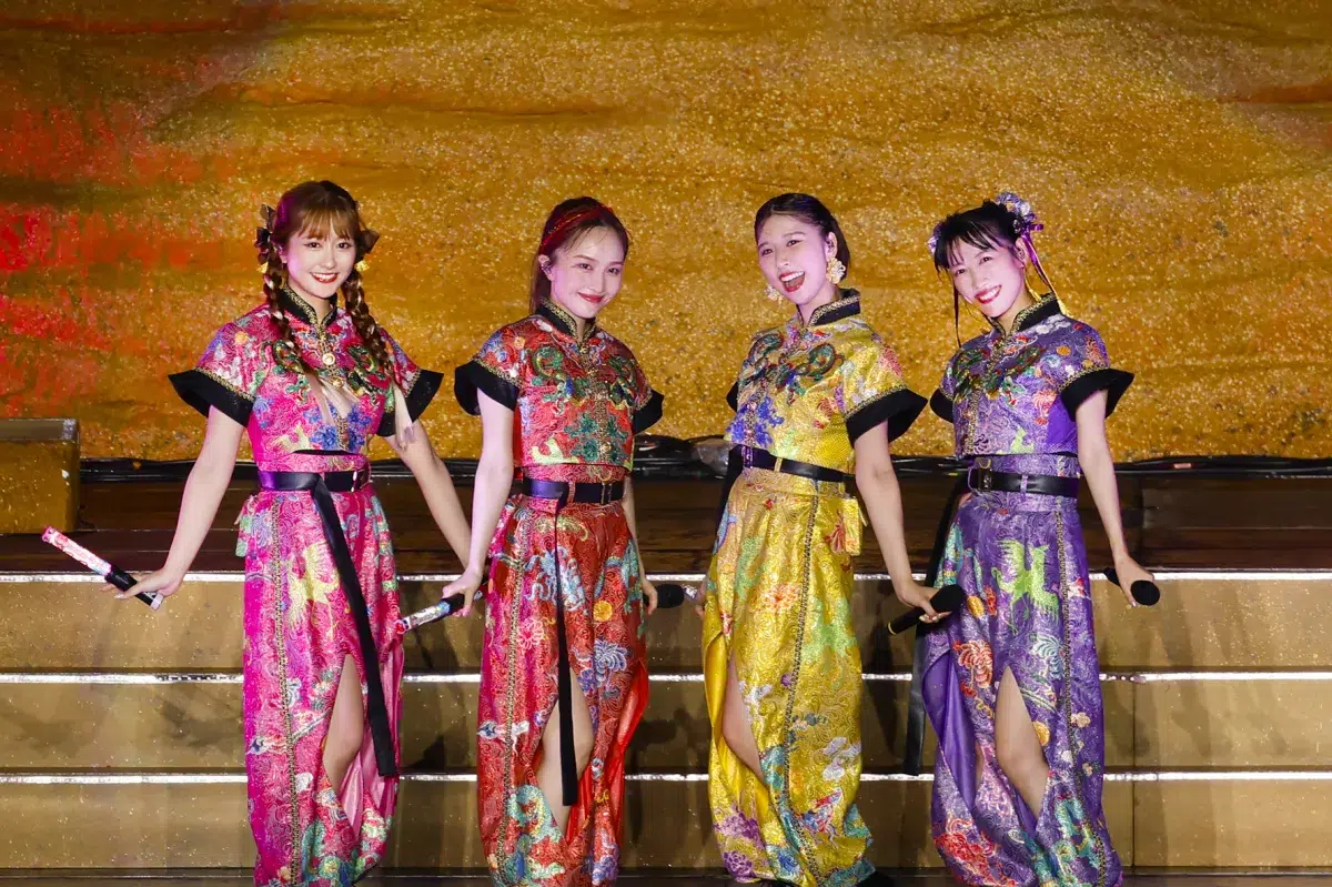 ももクロが恒例の夏ライブ『ももクロ夏のバカ騒ぎ』を開催。花火、放水、盆踊り…初開催となる横浜スタジアムでモノノフと共に熱狂した真夏の祝祭的な2日間