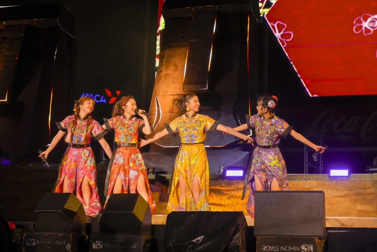 ももクロが恒例の夏ライブ『ももクロ夏のバカ騒ぎ』を開催。花火、放水、盆踊り…初開催となる横浜スタジアムでモノノフと共に熱狂した真夏の祝祭的な2日間