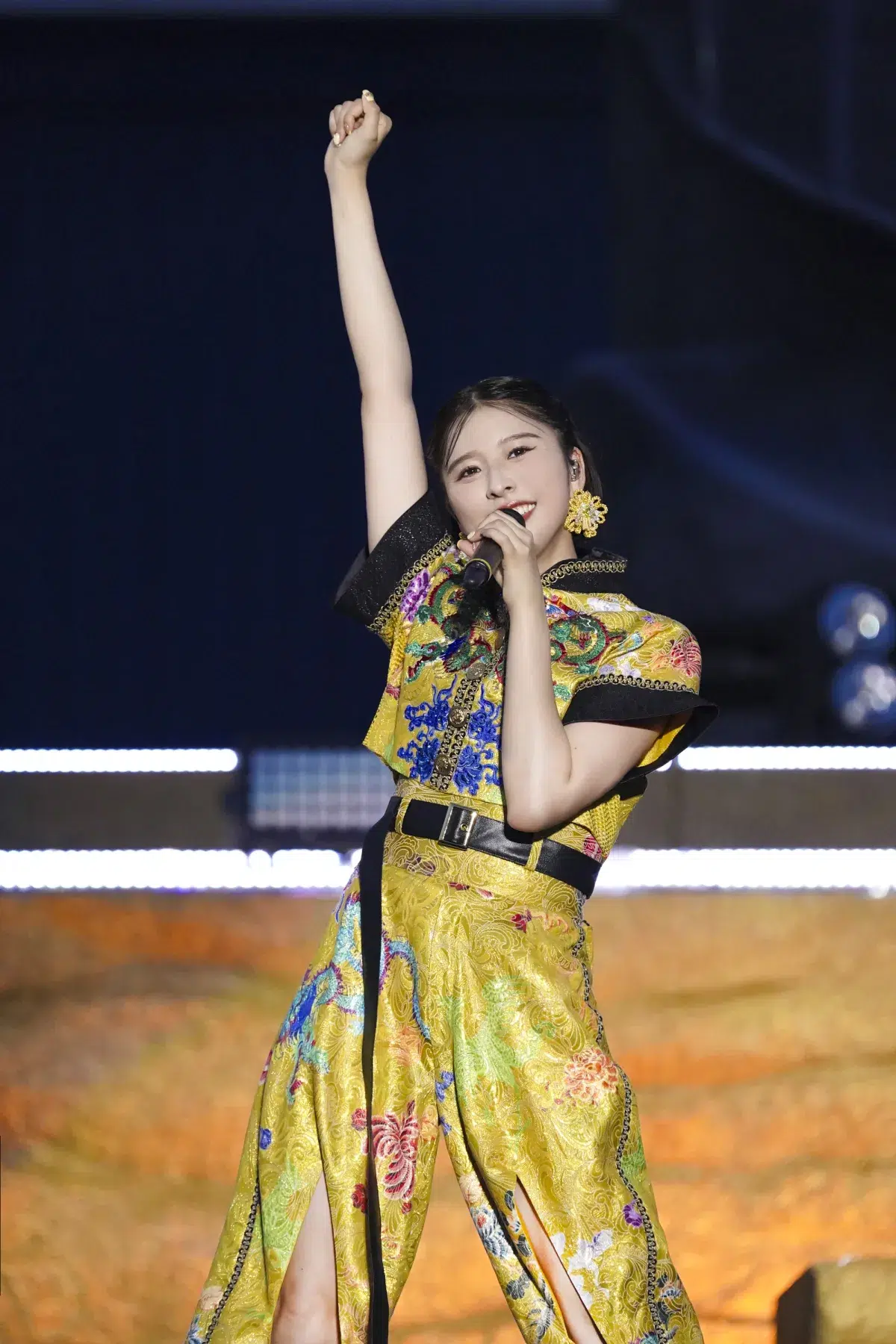 ももクロが恒例の夏ライブ『ももクロ夏のバカ騒ぎ』を開催。花火、放水、盆踊り…初開催となる横浜スタジアムでモノノフと共に熱狂した真夏の祝祭的な2日間