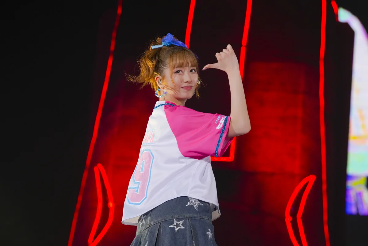 ももクロが恒例の夏ライブ『ももクロ夏のバカ騒ぎ』を開催。花火、放水、盆踊り…初開催となる横浜スタジアムでモノノフと共に熱狂した真夏の祝祭的な2日間
