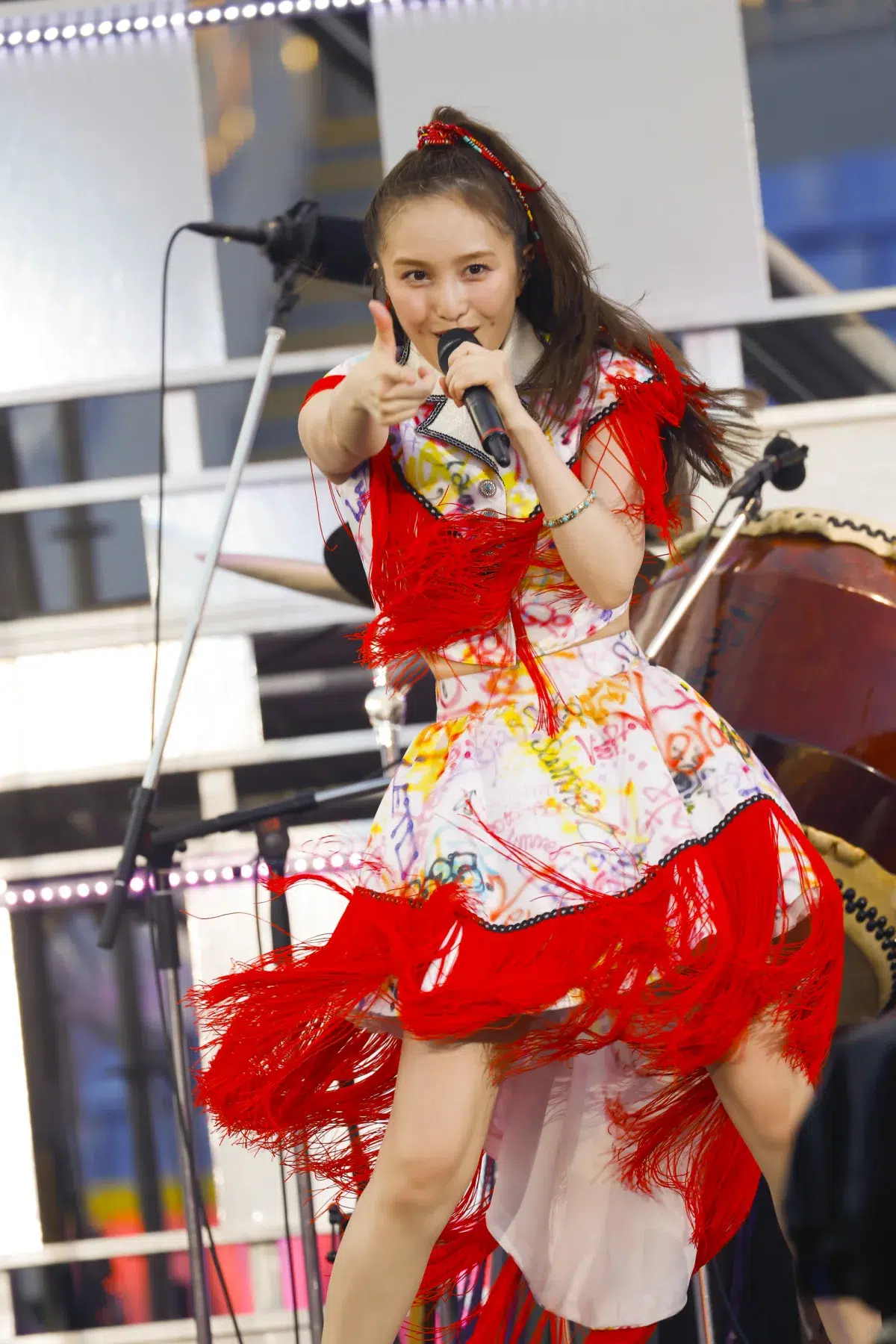ももクロが恒例の夏ライブ『ももクロ夏のバカ騒ぎ』を開催。花火、放水、盆踊り…初開催となる横浜スタジアムでモノノフと共に熱狂した真夏の祝祭的な2日間