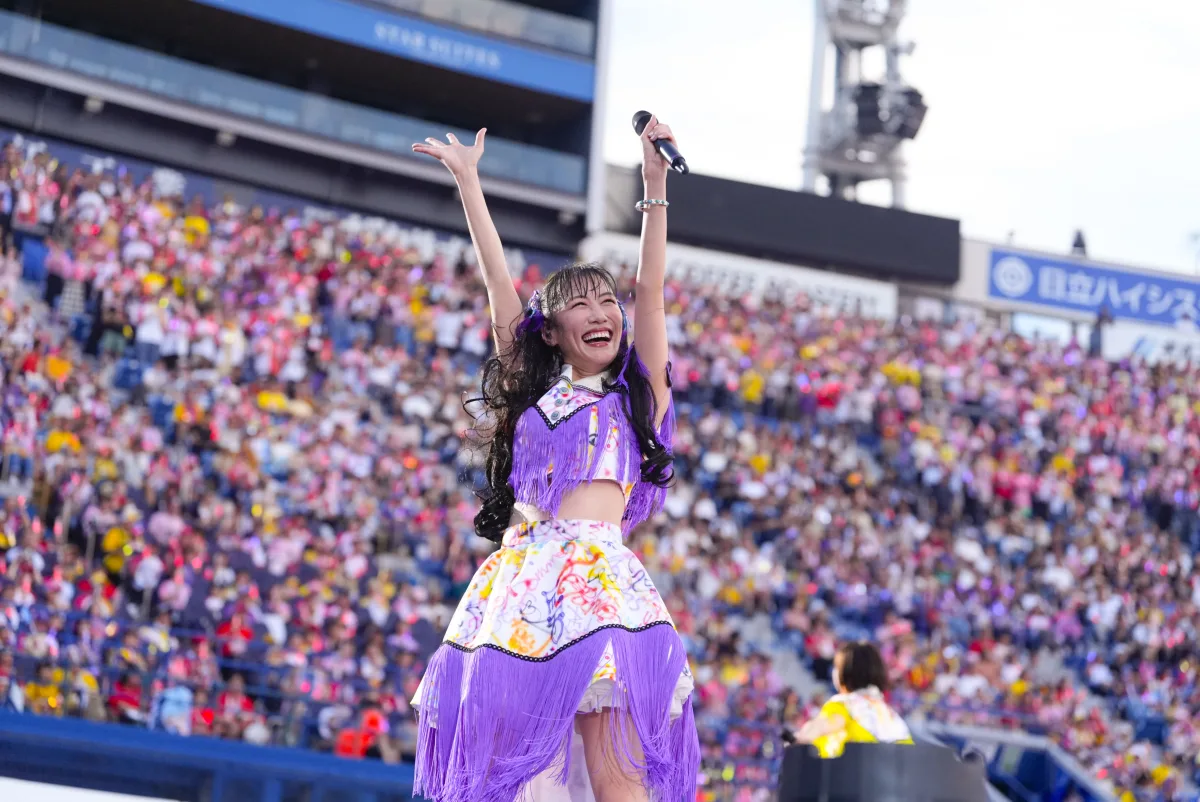 ももクロが恒例の夏ライブ『ももクロ夏のバカ騒ぎ』を開催。花火、放水、盆踊り…初開催となる横浜スタジアムでモノノフと共に熱狂した真夏の祝祭的な2日間