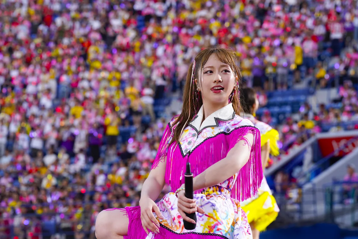 ももクロが恒例の夏ライブ『ももクロ夏のバカ騒ぎ』を開催。花火、放水、盆踊り…初開催となる横浜スタジアムでモノノフと共に熱狂した真夏の祝祭的な2日間