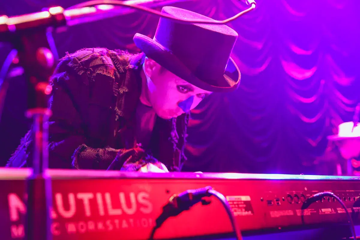H ZETTRIO with ユッコ・ミラー、“音が踊る”熱狂の夜。アルバム『Dazz On』への期待が高まる、東京キネマ倶楽部公演ライブレポート