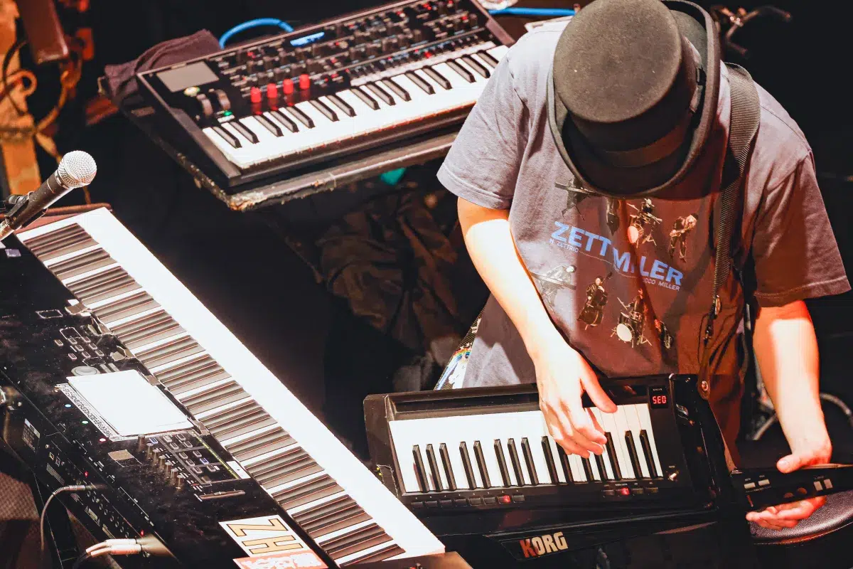 H ZETTRIO with ユッコ・ミラー、“音が踊る”熱狂の夜。アルバム『Dazz On』への期待が高まる、東京キネマ倶楽部公演ライブレポート