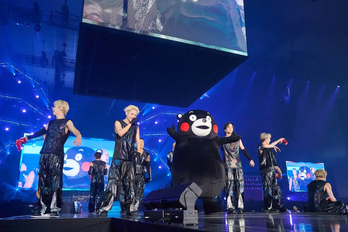 【THE RAMPAGE】くまモンと夢の初共演！全国アリーナツアーの熊本公演にてサプライズ登場でコラボダンスを披露！！