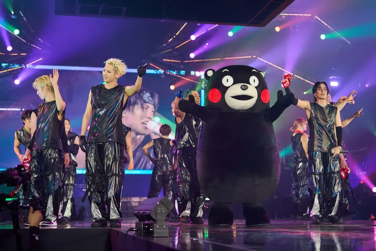 【THE RAMPAGE】くまモンと夢の初共演！全国アリーナツアーの熊本公演にてサプライズ登場でコラボダンスを披露！！