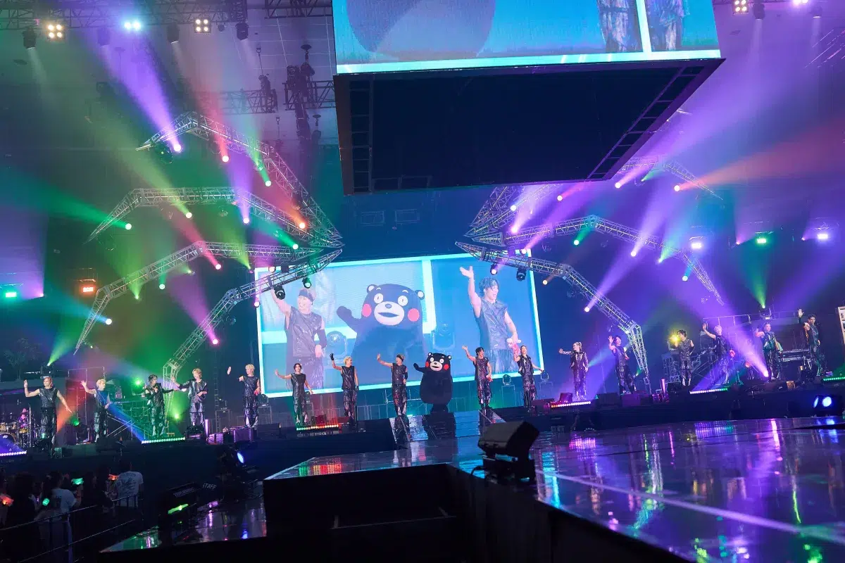 【THE RAMPAGE】くまモンと夢の初共演！全国アリーナツアーの熊本公演にてサプライズ登場でコラボダンスを披露！！