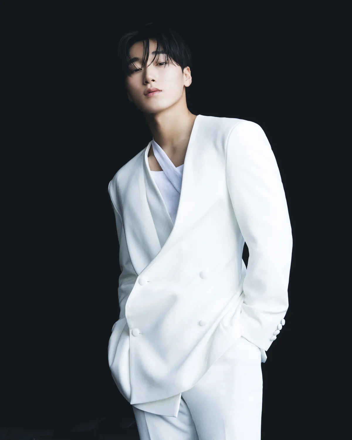 ATEEZ(エイティーズ) 9/17(水)発売のJAPAN 2ND FULL ALBUM「Ashes to Light」オールホワイトコーデで強さを秘めた感性を演出 第2弾メンバーソロコンセプトフォトがすべて公開！