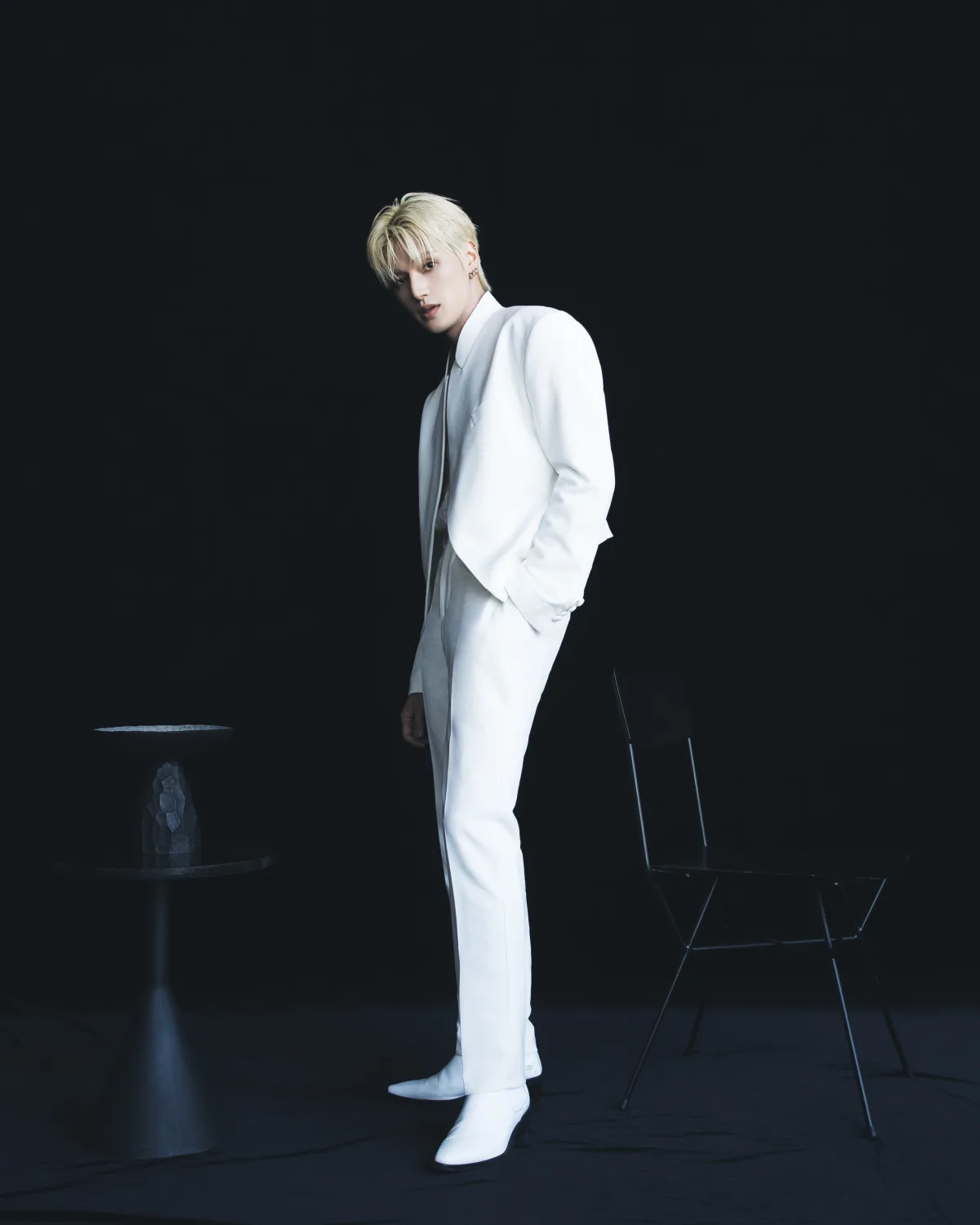 ATEEZ(エイティーズ) 9/17(水)発売のJAPAN 2ND FULL ALBUM「Ashes to Light」オールホワイトコーデで強さを秘めた感性を演出 第2弾メンバーソロコンセプトフォトがすべて公開！