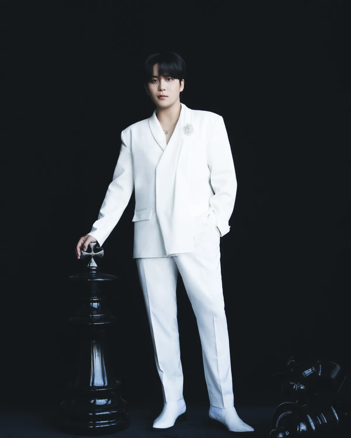 ATEEZ(エイティーズ) 9/17(水)発売のJAPAN 2ND FULL ALBUM「Ashes to Light」オールホワイトコーデで強さを秘めた感性を演出 第2弾メンバーソロコンセプトフォトがすべて公開！