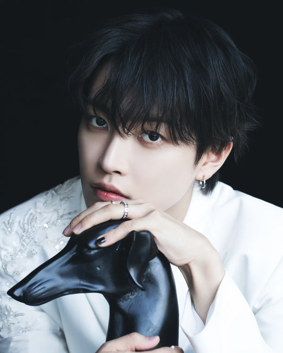 ATEEZ(エイティーズ) 9/17(水)発売のJAPAN 2ND FULL ALBUM「Ashes to Light」オールホワイトコーデで強さを秘めた感性を演出 第2弾メンバーソロコンセプトフォトがすべて公開！