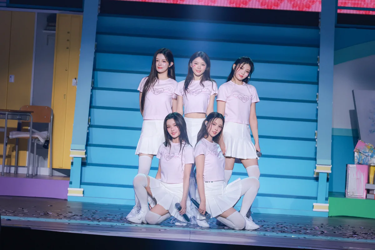 ILLIT、日本での初のファンコンサート『2025 ILLIT GLITTER DAY IN JAPAN』開幕！新曲「Topping」を 乃紫(noa)とサプライズ披露！「♡桃色片想い♡」などのJ-POP曲カバーも