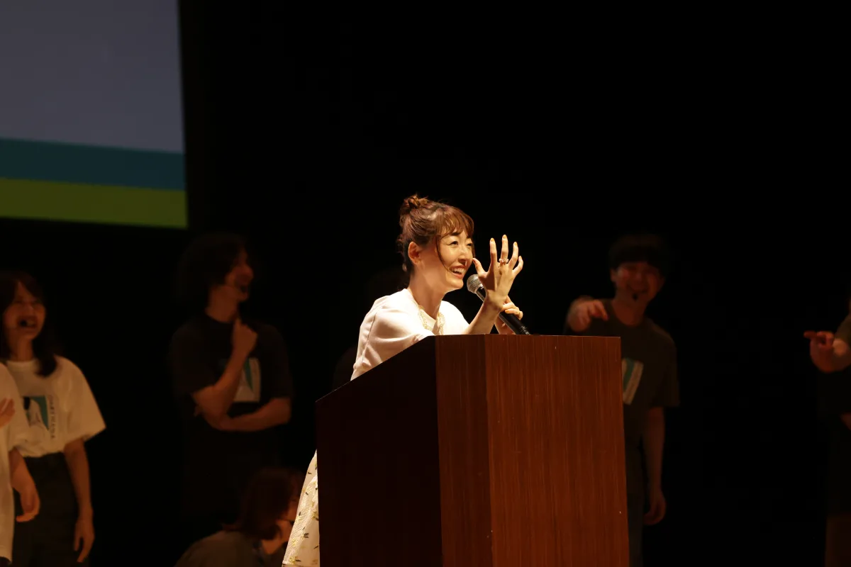 山崎怜奈、ダレハナ夏祭りで熱唱！豪華ゲストと夢の共演にファン熱狂！