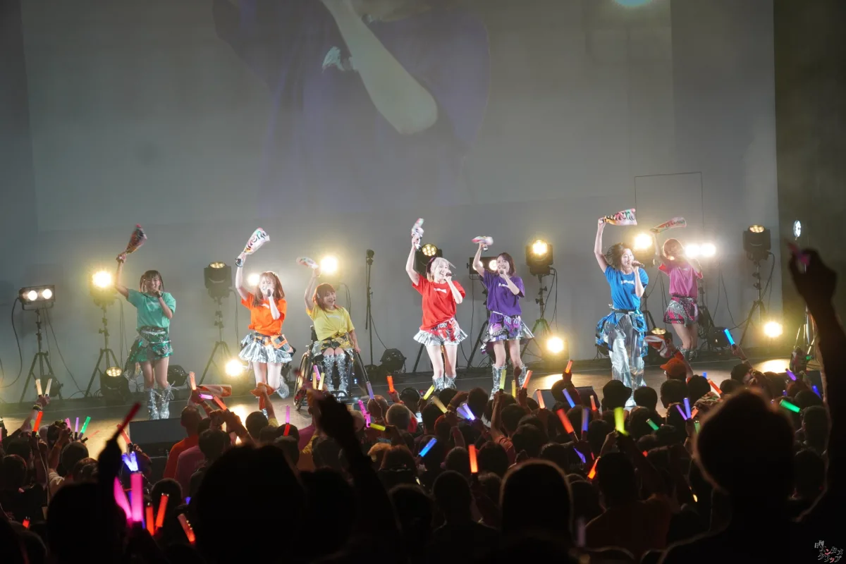 仮面女子、東名阪ツアーファイナル大盛況！新曲初披露に長州小力も乱入で熱狂の渦