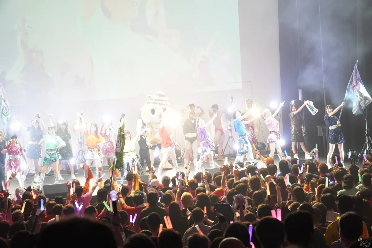 仮面女子、東名阪ツアーファイナル大盛況！新曲初披露に長州小力も乱入で熱狂の渦