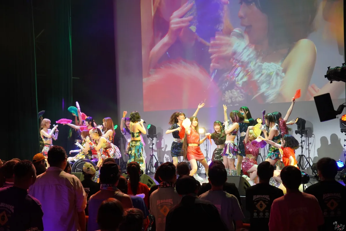 仮面女子、東名阪ツアーファイナル大盛況！新曲初披露に長州小力も乱入で熱狂の渦