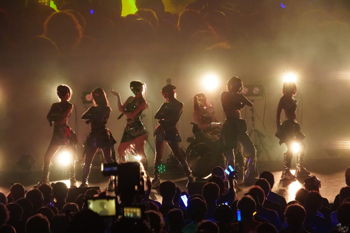 仮面女子、東名阪ツアーファイナル大盛況！新曲初披露に長州小力も乱入で熱狂の渦