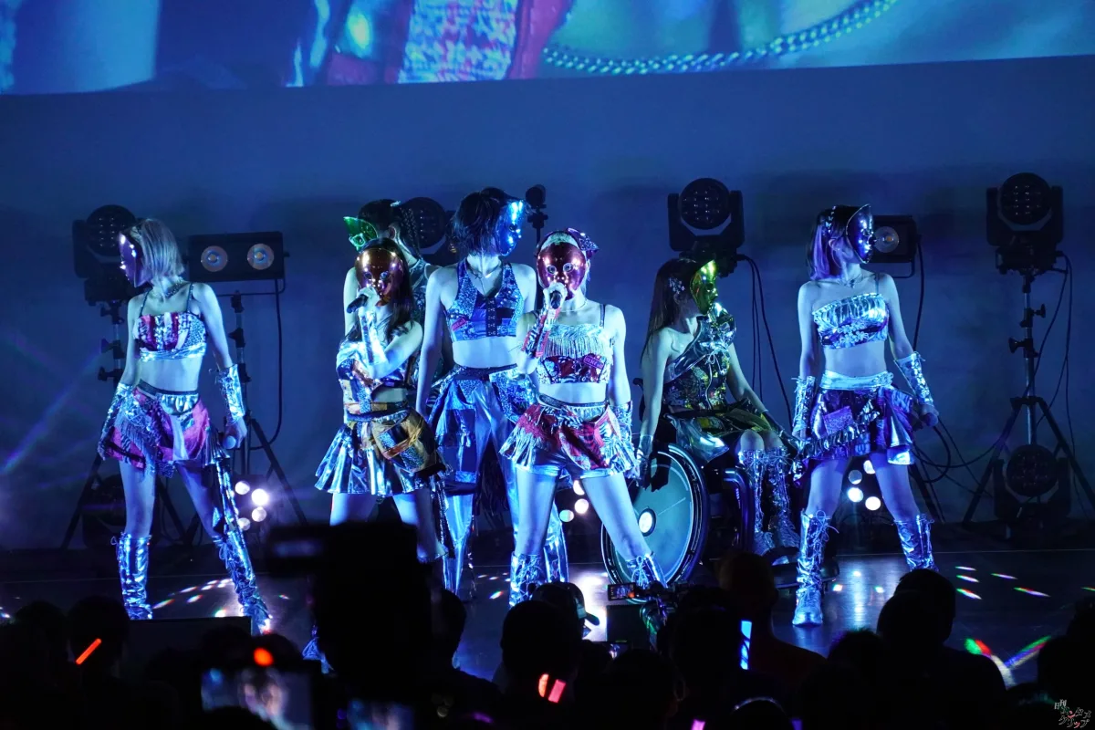 仮面女子、東名阪ツアーファイナル大盛況！新曲初披露に長州小力も乱入で熱狂の渦