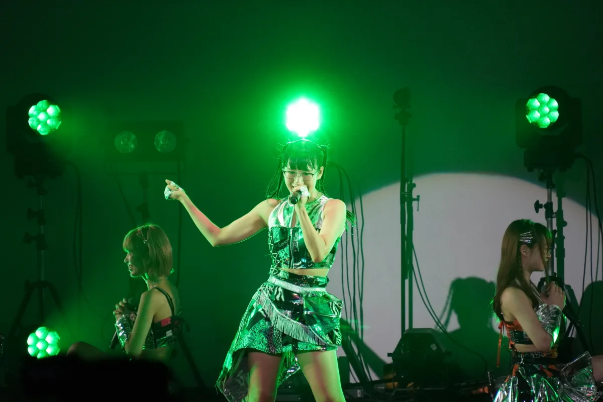仮面女子、東名阪ツアーファイナル大盛況！新曲初披露に長州小力も乱入で熱狂の渦