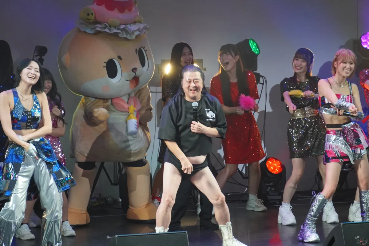 仮面女子、東名阪ツアーファイナル大盛況！新曲初披露に長州小力も乱入で熱狂の渦
