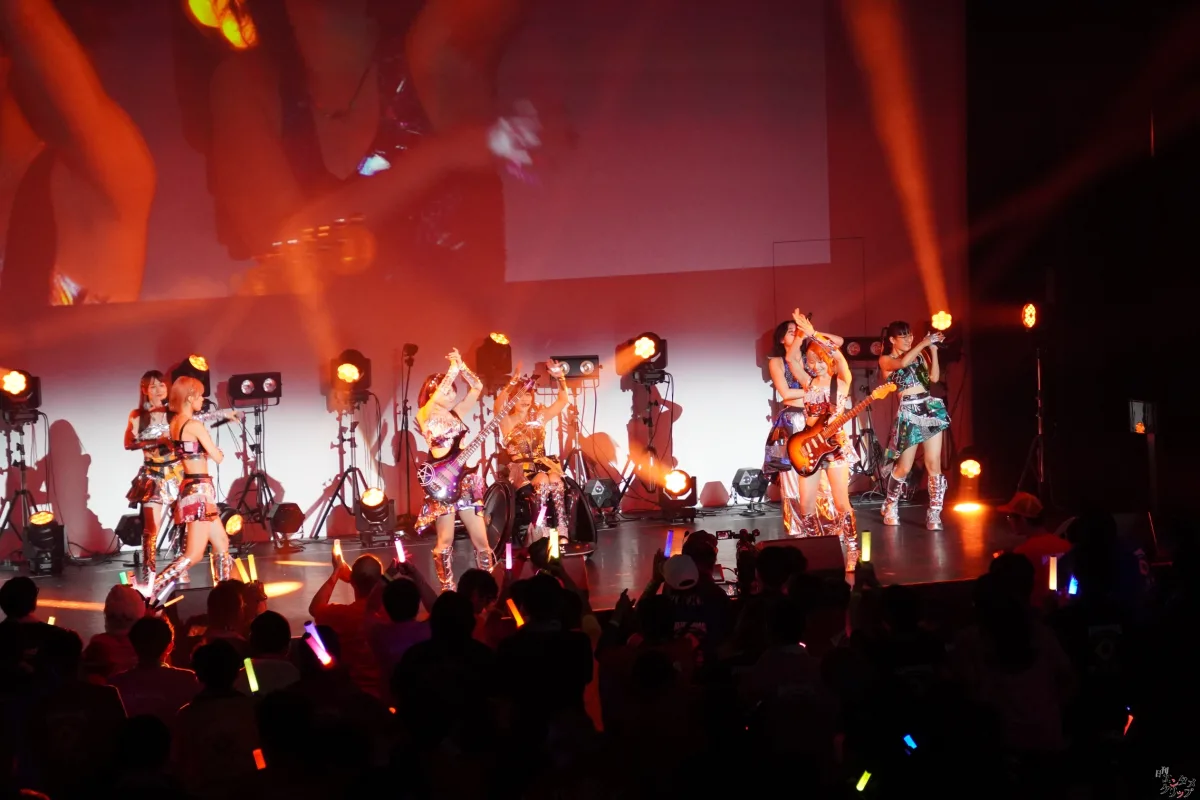 仮面女子、東名阪ツアーファイナル大盛況！新曲初披露に長州小力も乱入で熱狂の渦
