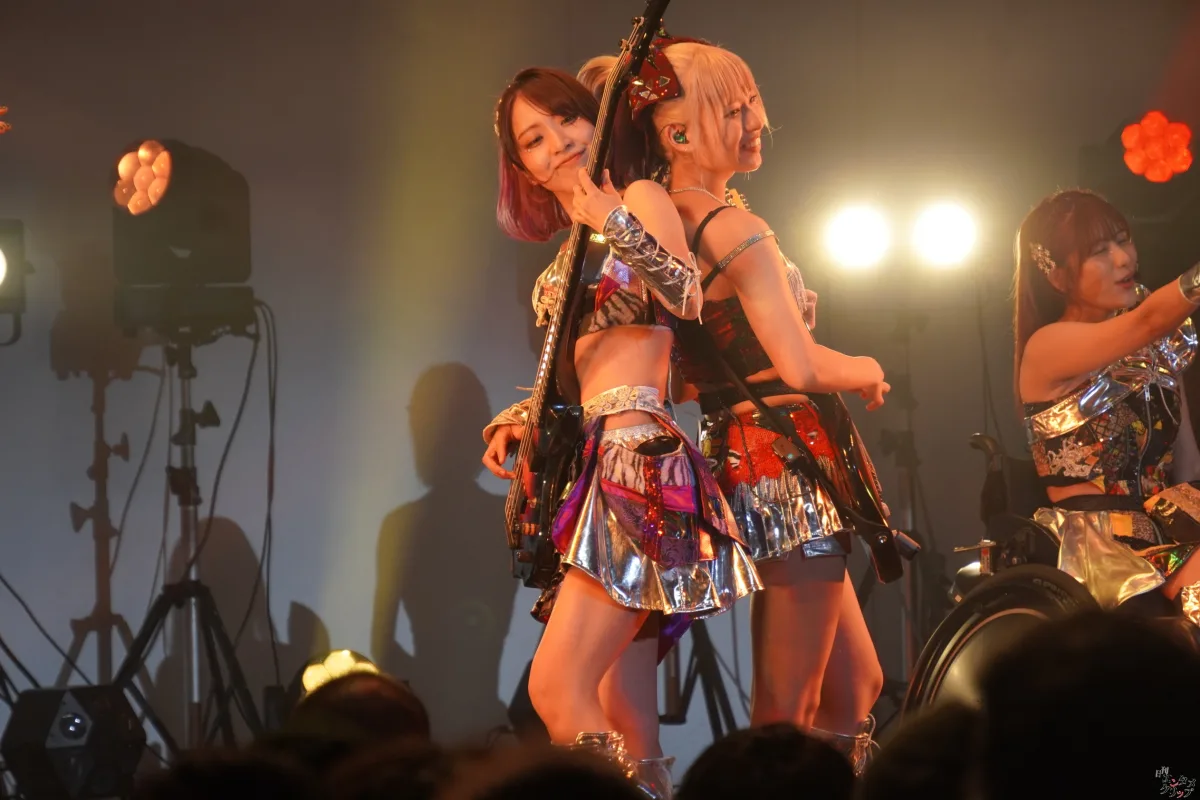 仮面女子、東名阪ツアーファイナル大盛況！新曲初披露に長州小力も乱入で熱狂の渦