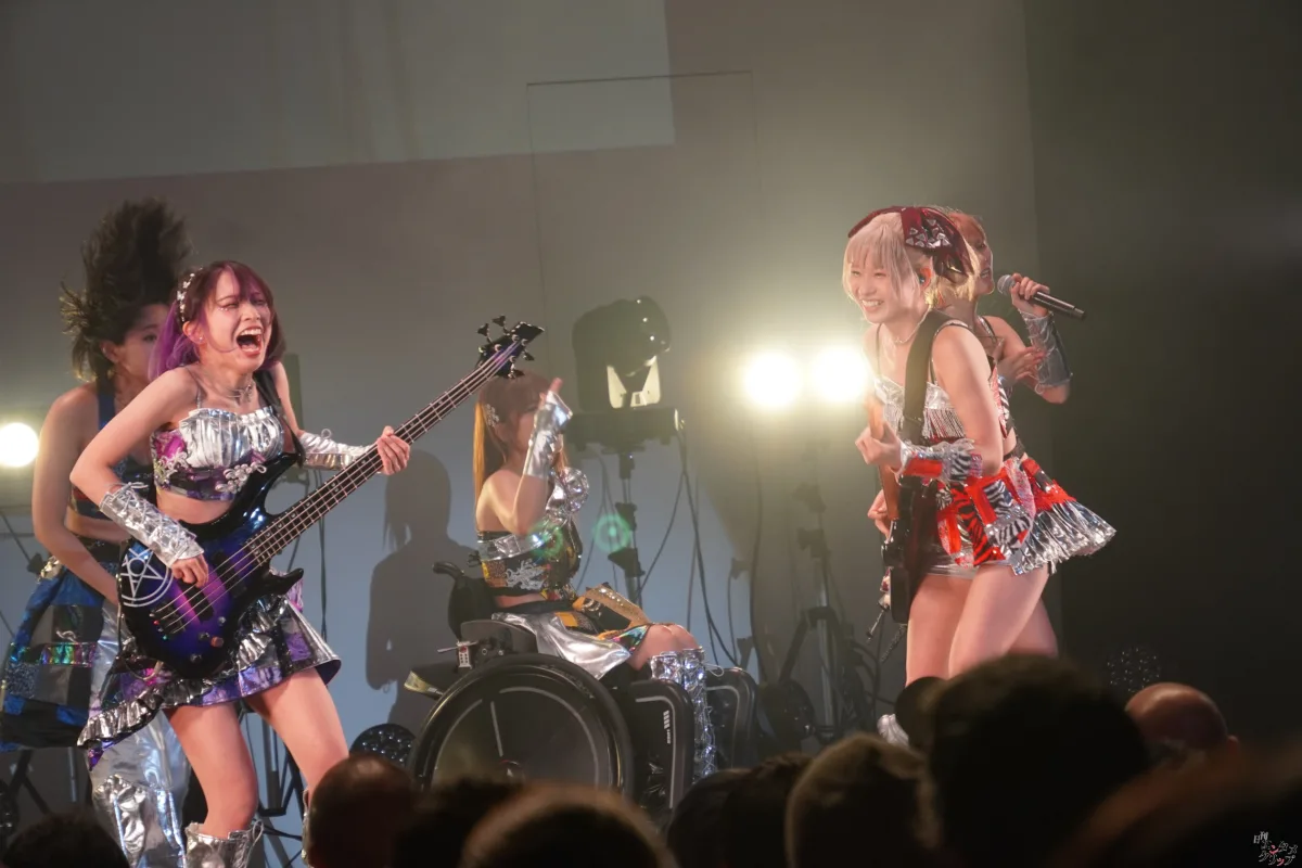仮面女子、東名阪ツアーファイナル大盛況！新曲初披露に長州小力も乱入で熱狂の渦