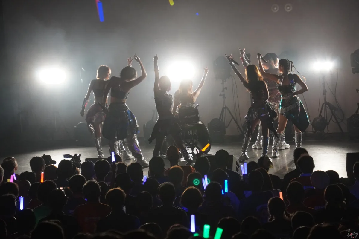 仮面女子、東名阪ツアーファイナル大盛況！新曲初披露に長州小力も乱入で熱狂の渦