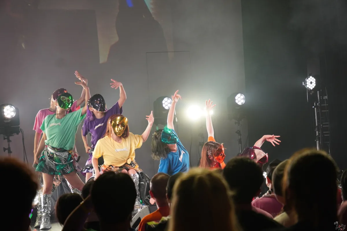仮面女子、東名阪ツアーファイナル大盛況！新曲初披露に長州小力も乱入で熱狂の渦