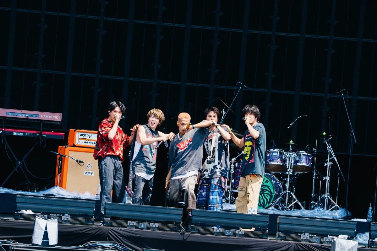 Aぇ! group CDデビュー後“初”となる音楽フェス「SUMMER SONIC 2025 OSAKA」出演！初パフォーマンスとなる「PHOTOGENIC」を含む全11曲を披露し、熱気と歓声がぶつかり合う圧巻のパフォーマンスでメインステージであるAIR STAGEに集結した観客を魅了！ サマソニで披露したバラエティ豊かなセットリストのダイジェスト映像公開。