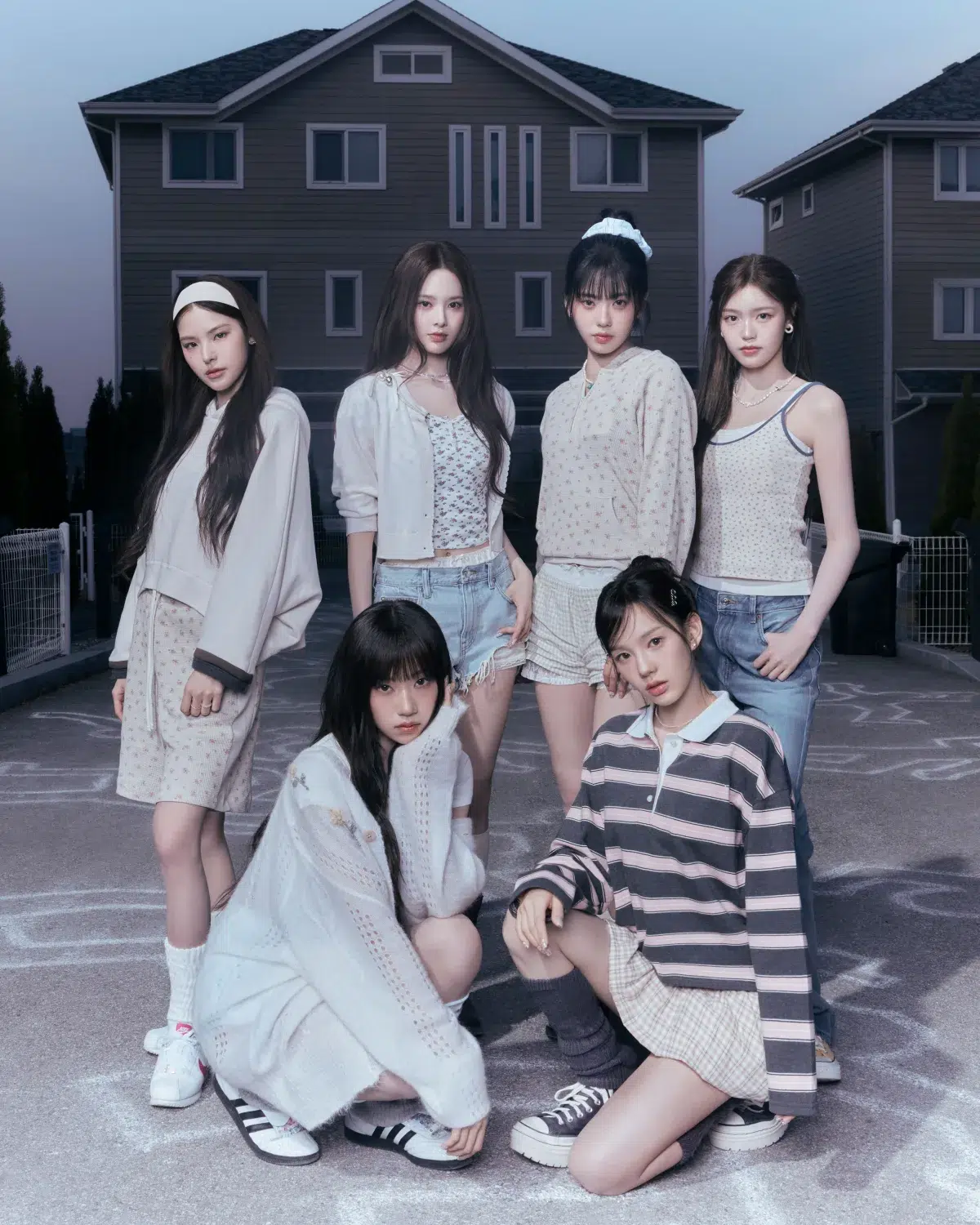 izna 日本国内最大級の音楽フェス『SUMMER SONIC 2025』 izna初出演。新人らしからぬ堂々としたステージを披露し、ファンの視線を釘付けに。「私たちiznaがサマーソニックにやってきました！」