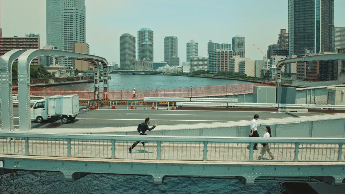 横浜流星が街を全力疾走！「今年一番追い込んだ」撮影の裏側とは？湖池屋「ピュアポテト」新CMが放映開始