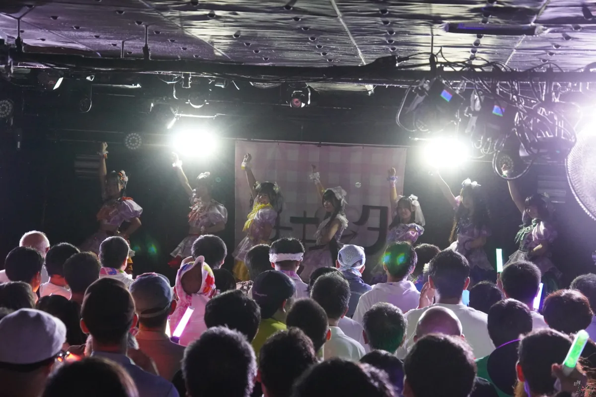 チキータ、デビュー半年で初ワンマンをソールドアウト！会場を熱狂させた7人の成長物語