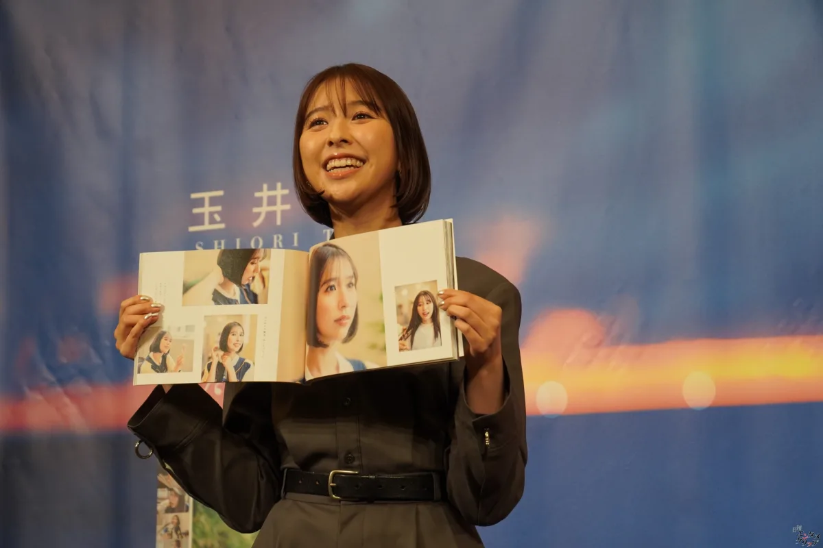 玉井詩織、初の写真集2冊同時発売！「芸能活動20周年」と30歳の想いを込めたファンへのプレゼント