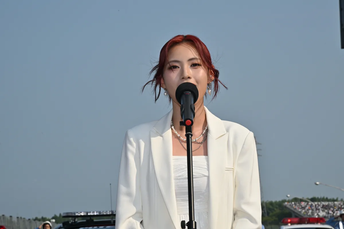 【RUI】(f5ve/iScream)「2025 AUTOBACS SUPER GT ROUND5 SUZUKA GT 300km RACE」決勝スタート前セレモニーにて自身初の国歌独唱！「本当に貴重な経験と挑戦をさせていただくことができました」