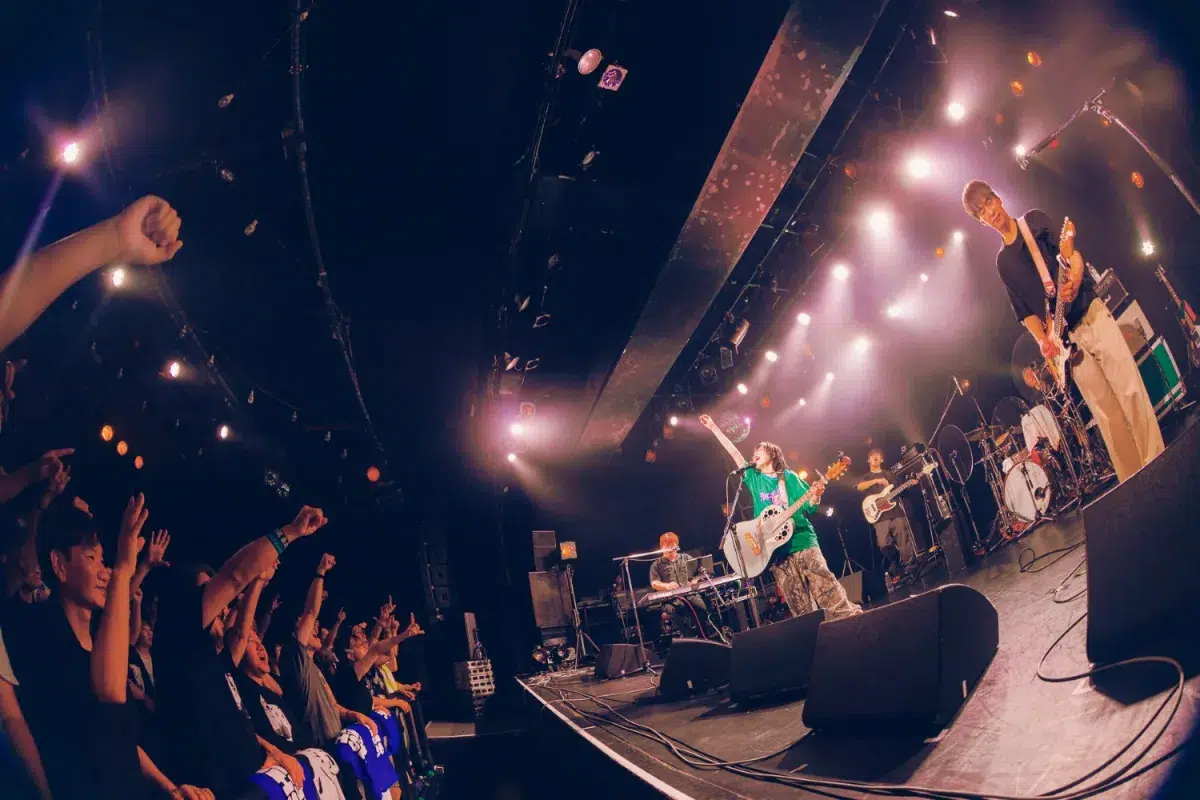 汐れいら、デビュー2周年記念ライブはDURDN、yutoriと共に閉幕！「ハレの日に」まとめ配信もスタート！