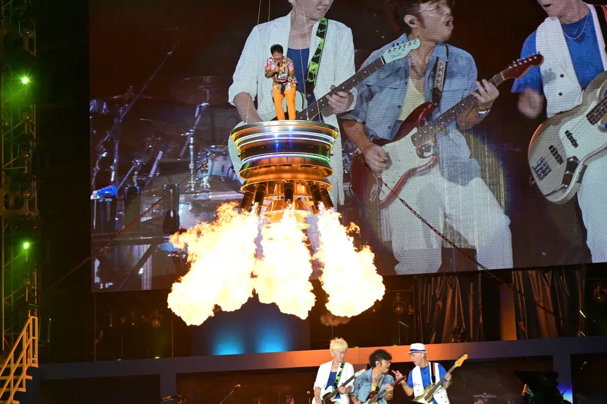 TUBE、真骨頂の野外ライブ、デビュー40周年の横浜スタジアム開催！吹き出す炎や大噴水、打ち上げ花火など、スケール感溢れる圧巻のステージを展開シークレットゲストとして聖飢魔Ⅱ、広瀬香美ほか豪華ゲストが登場