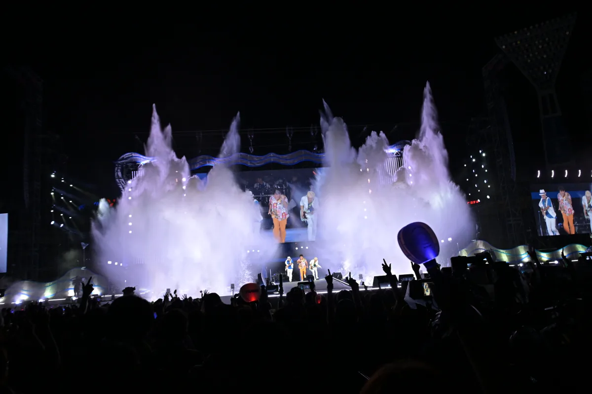 TUBE、真骨頂の野外ライブ、デビュー40周年の横浜スタジアム開催！吹き出す炎や大噴水、打ち上げ花火など、スケール感溢れる圧巻のステージを展開シークレットゲストとして聖飢魔Ⅱ、広瀬香美ほか豪華ゲストが登場