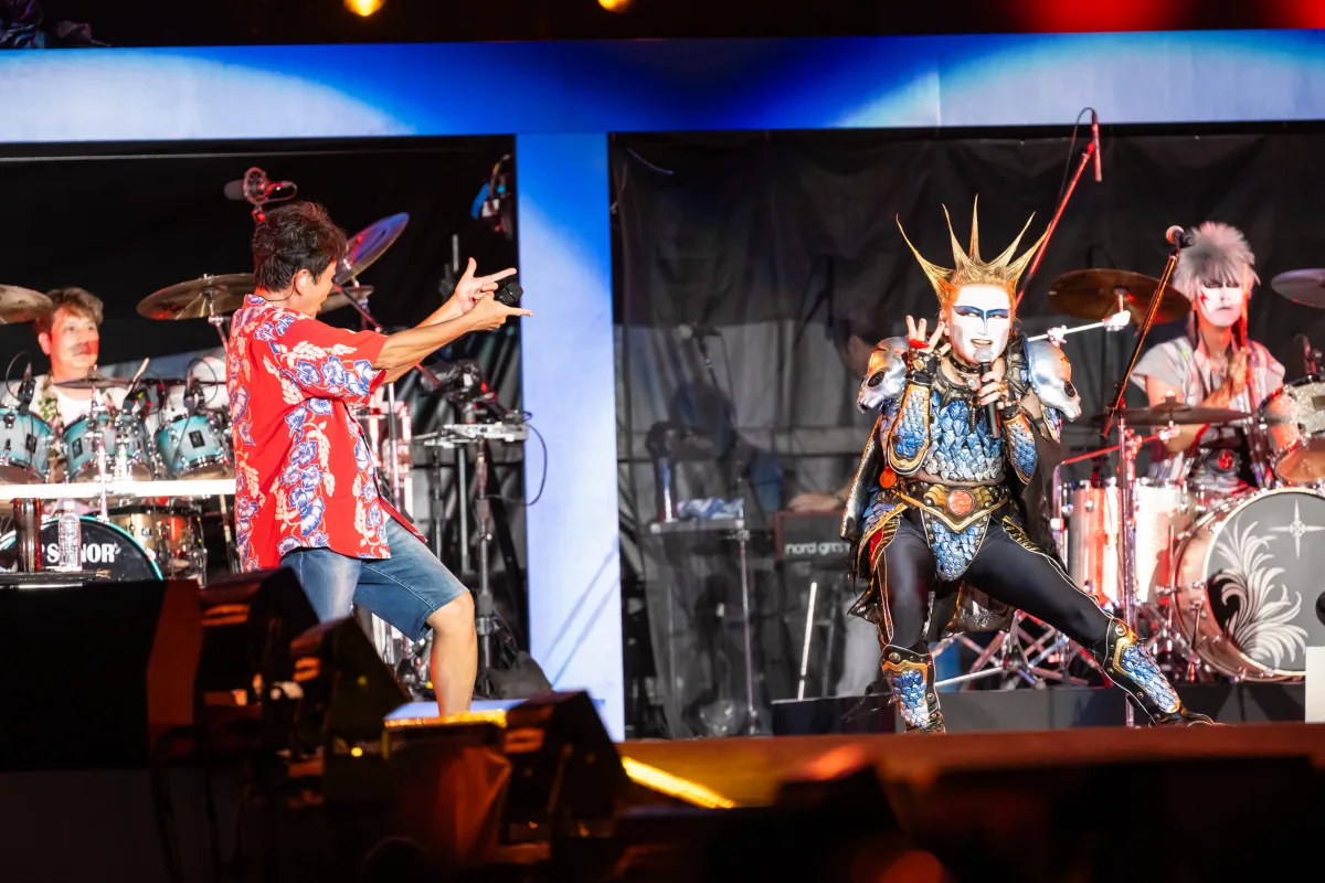 TUBE、真骨頂の野外ライブ、デビュー40周年の横浜スタジアム開催！吹き出す炎や大噴水、打ち上げ花火など、スケール感溢れる圧巻のステージを展開シークレットゲストとして聖飢魔Ⅱ、広瀬香美ほか豪華ゲストが登場