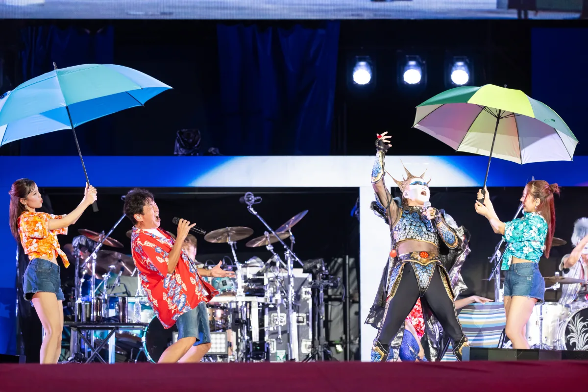 TUBE、真骨頂の野外ライブ、デビュー40周年の横浜スタジアム開催！吹き出す炎や大噴水、打ち上げ花火など、スケール感溢れる圧巻のステージを展開シークレットゲストとして聖飢魔Ⅱ、広瀬香美ほか豪華ゲストが登場