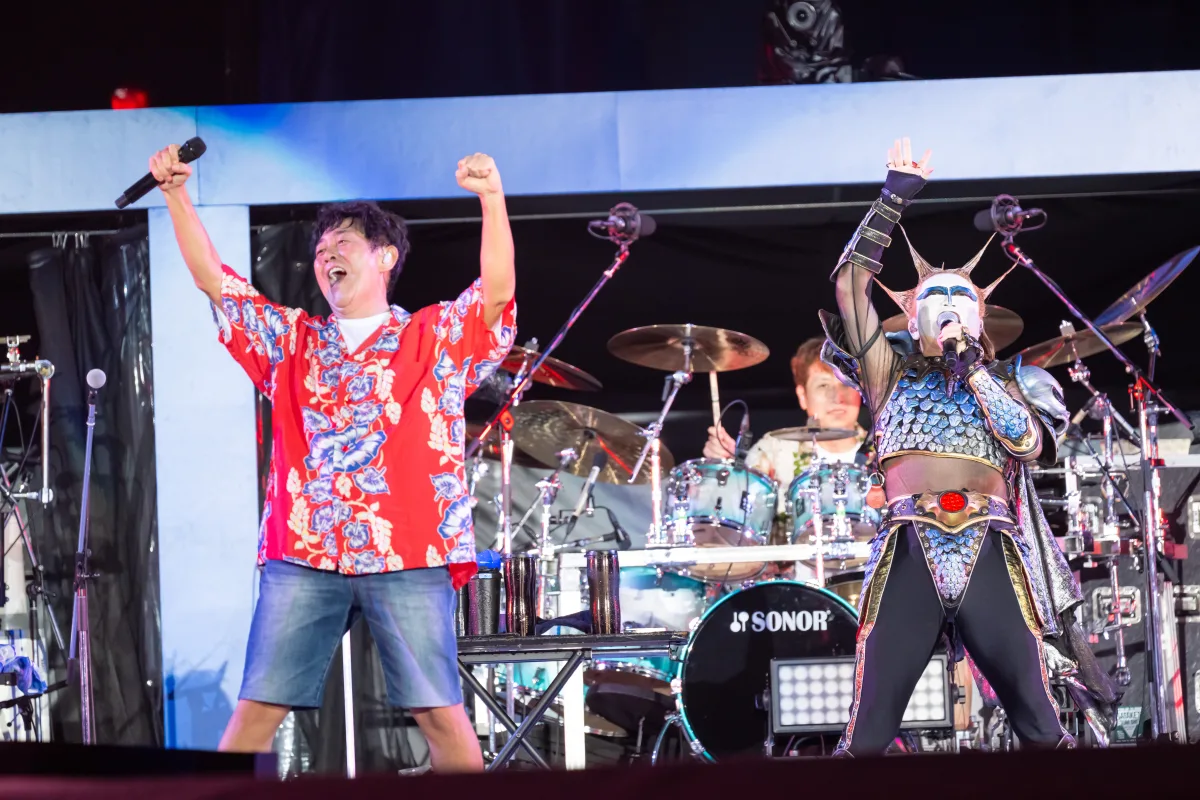 TUBE、真骨頂の野外ライブ、デビュー40周年の横浜スタジアム開催！吹き出す炎や大噴水、打ち上げ花火など、スケール感溢れる圧巻のステージを展開シークレットゲストとして聖飢魔Ⅱ、広瀬香美ほか豪華ゲストが登場