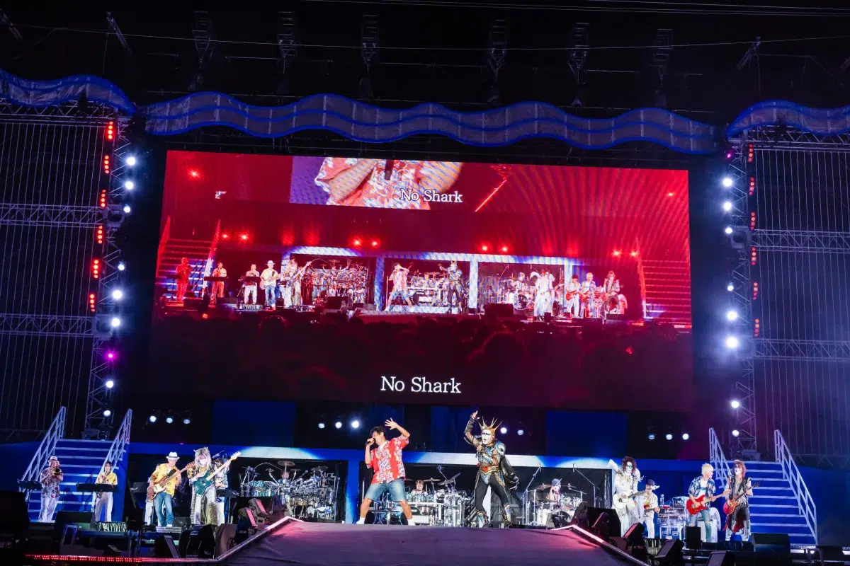 TUBE、真骨頂の野外ライブ、デビュー40周年の横浜スタジアム開催！吹き出す炎や大噴水、打ち上げ花火など、スケール感溢れる圧巻のステージを展開シークレットゲストとして聖飢魔Ⅱ、広瀬香美ほか豪華ゲストが登場