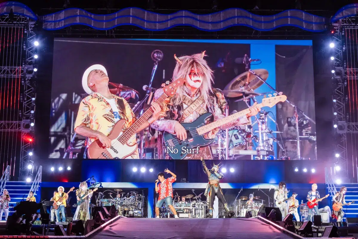 TUBE、真骨頂の野外ライブ、デビュー40周年の横浜スタジアム開催！吹き出す炎や大噴水、打ち上げ花火など、スケール感溢れる圧巻のステージを展開シークレットゲストとして聖飢魔Ⅱ、広瀬香美ほか豪華ゲストが登場