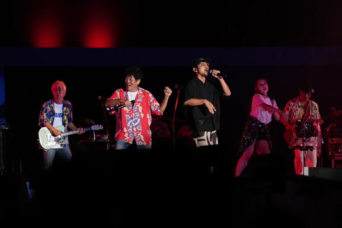 TUBE、真骨頂の野外ライブ、デビュー40周年の横浜スタジアム開催！吹き出す炎や大噴水、打ち上げ花火など、スケール感溢れる圧巻のステージを展開シークレットゲストとして聖飢魔Ⅱ、広瀬香美ほか豪華ゲストが登場