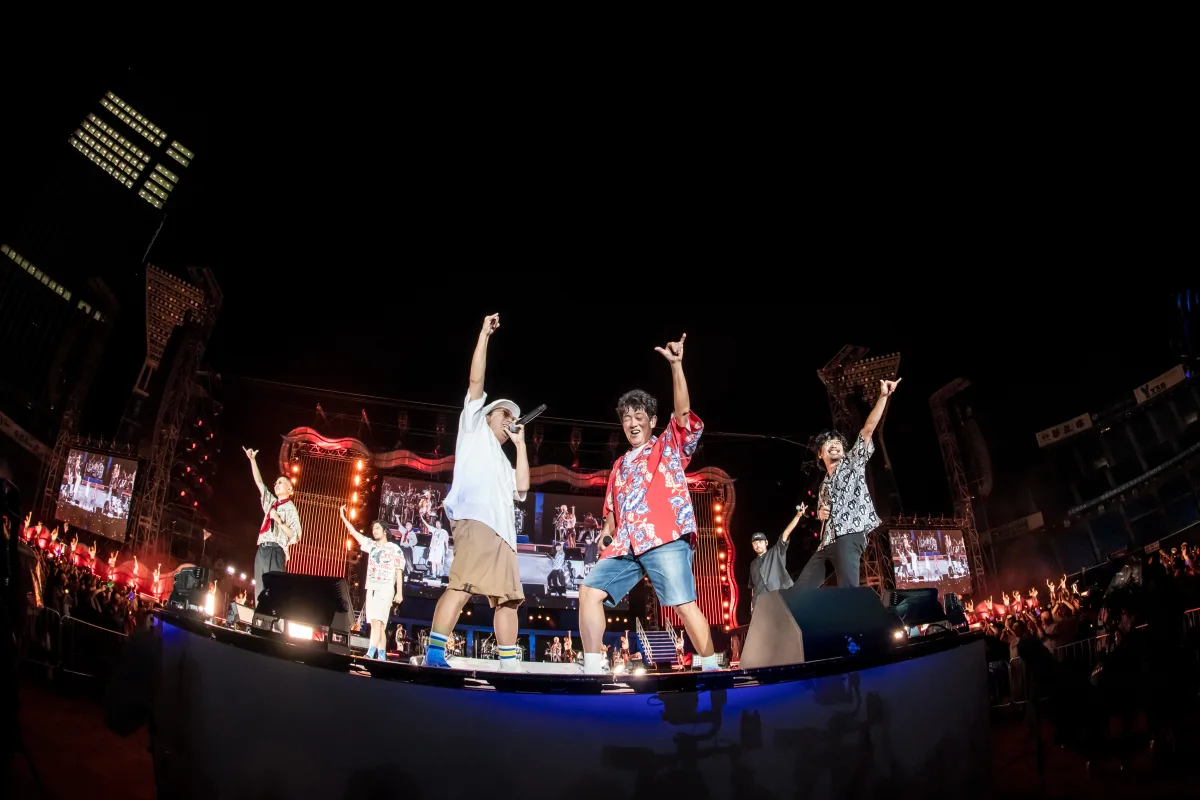 TUBE、真骨頂の野外ライブ、デビュー40周年の横浜スタジアム開催！吹き出す炎や大噴水、打ち上げ花火など、スケール感溢れる圧巻のステージを展開シークレットゲストとして聖飢魔Ⅱ、広瀬香美ほか豪華ゲストが登場