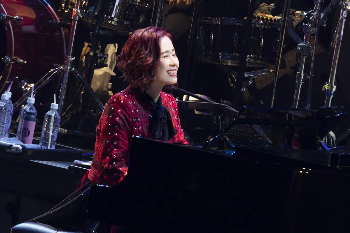 梶浦由記ツアー最終公演に、LiSAがサプライズ出演！『劇場版「鬼滅の刃」無限城編 第一章 猗窩座再来』主題歌の「残酷な夜に輝け」をライブ初披露。FictionJunction feat. KAORIの新曲「引き出しで発光している」配信開始！