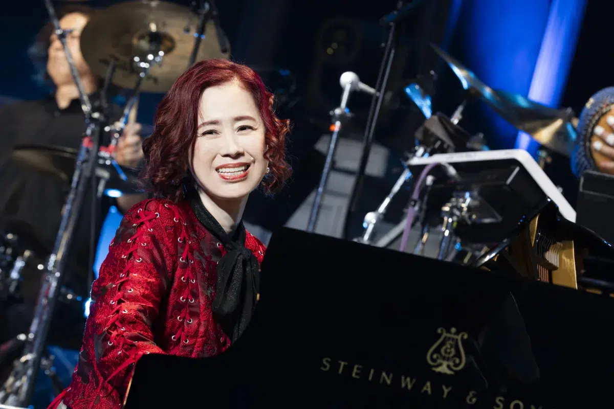 梶浦由記ツアー最終公演に、LiSAがサプライズ出演！『劇場版「鬼滅の刃」無限城編 第一章 猗窩座再来』主題歌の「残酷な夜に輝け」をライブ初披露。FictionJunction feat. KAORIの新曲「引き出しで発光している」配信開始！